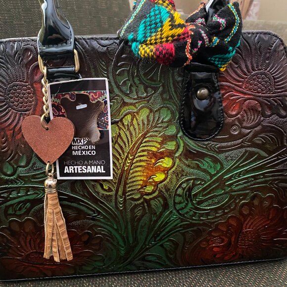 Brand new Artesanal Hecho en Mexico leather & patent leather Colorful purse. - Picture 6 of 10